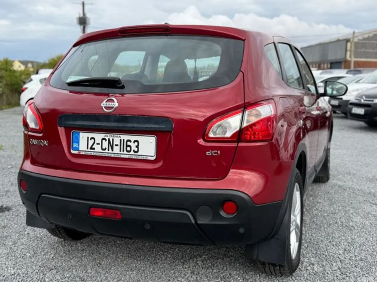 Nissan Qashqai Hatchback, Diesel, 2012, Red