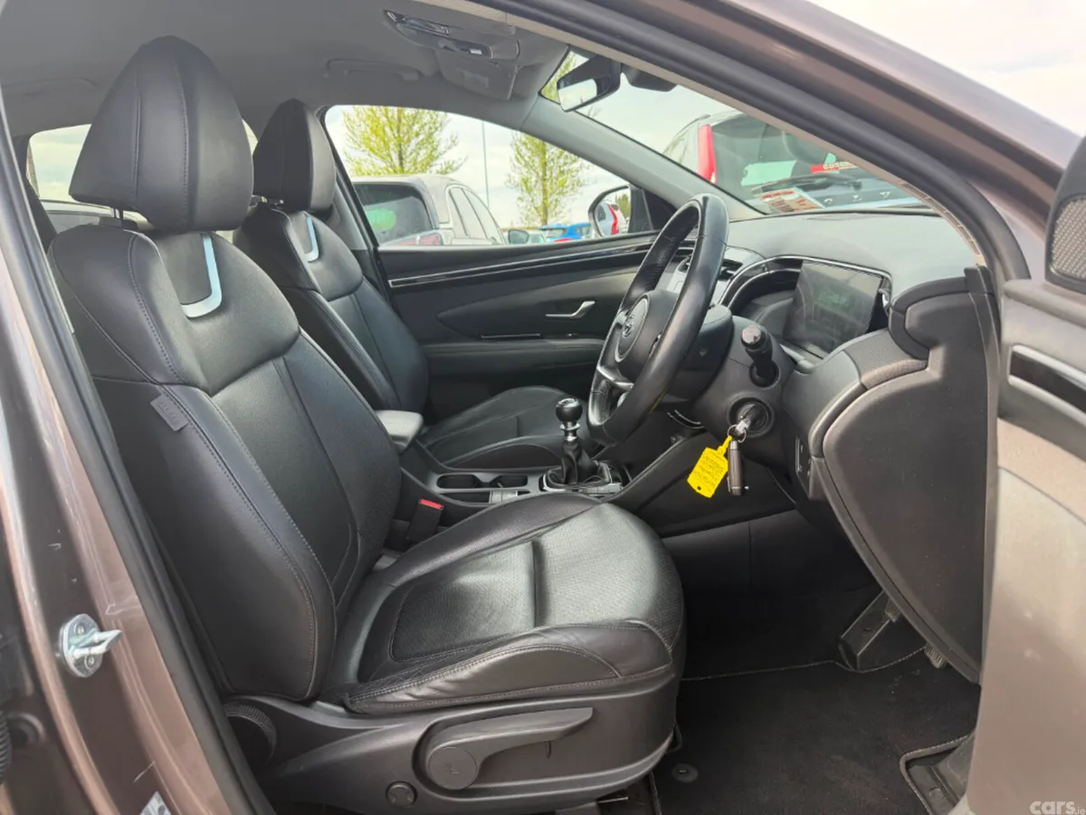 Hyundai Tucson MPV, Diesel, 2022, Brown