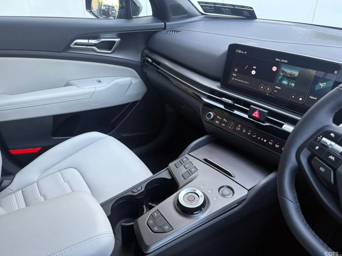 Kia Sportage SUV, Petrol Hybrid, 2027, Red