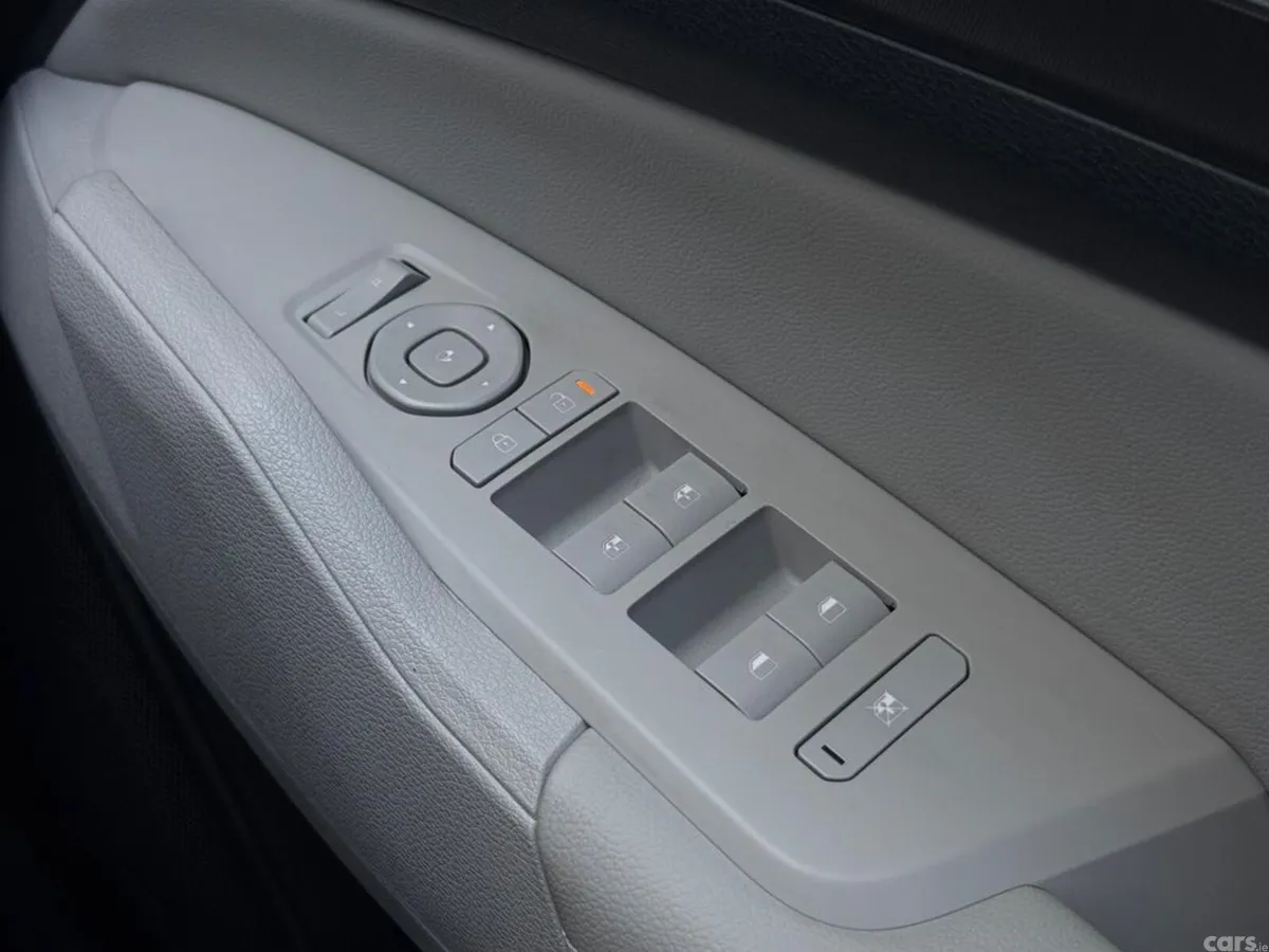 Kia Sportage SUV, Petrol Hybrid, 2027, Red