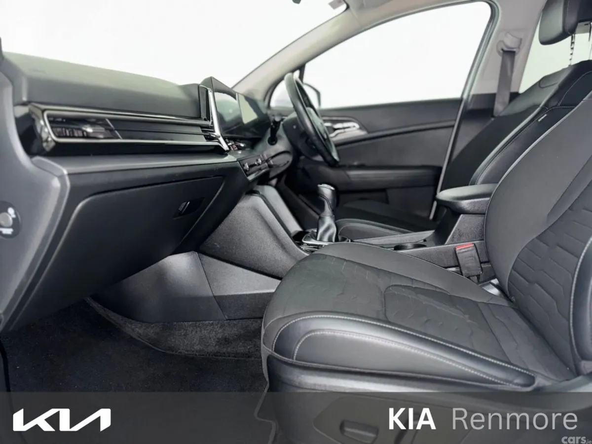 Kia Sportage MPV, Diesel Hybrid, 2023, White