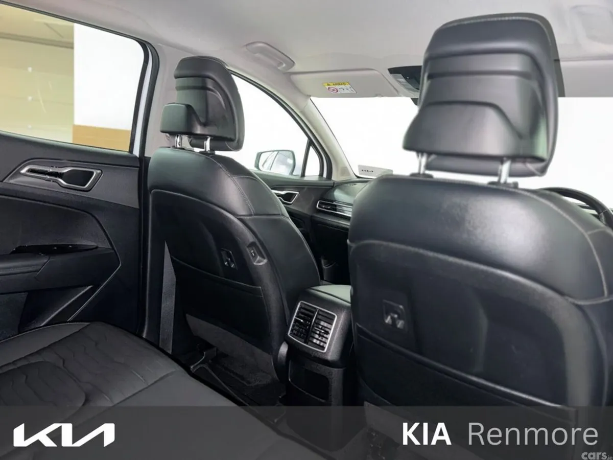 Kia Sportage MPV, Diesel Hybrid, 2023, White