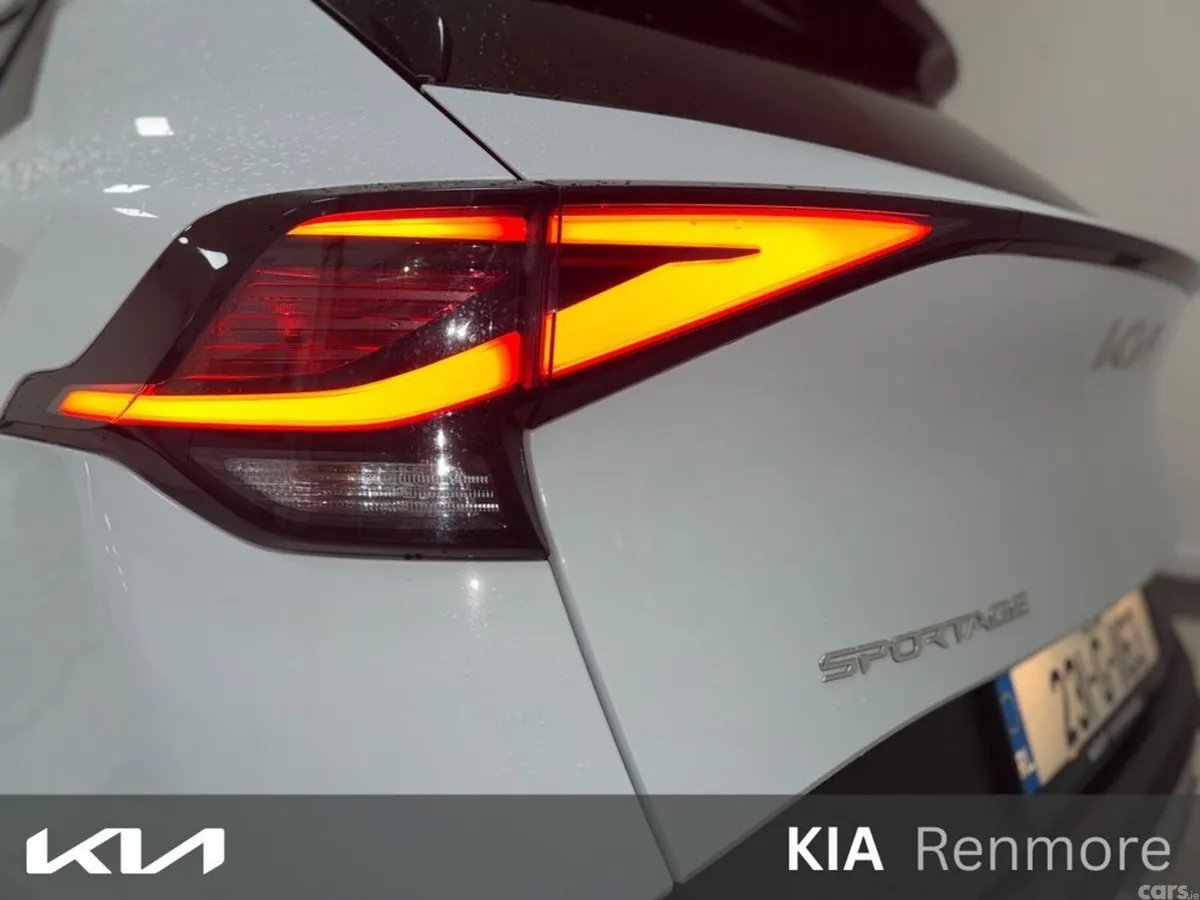 Kia Sportage MPV, Diesel Hybrid, 2023, White