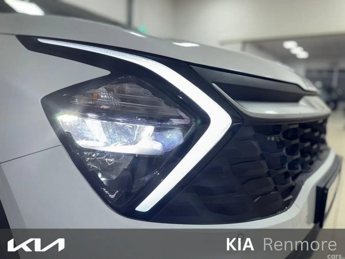 Kia Sportage MPV, Diesel Hybrid, 2023, White