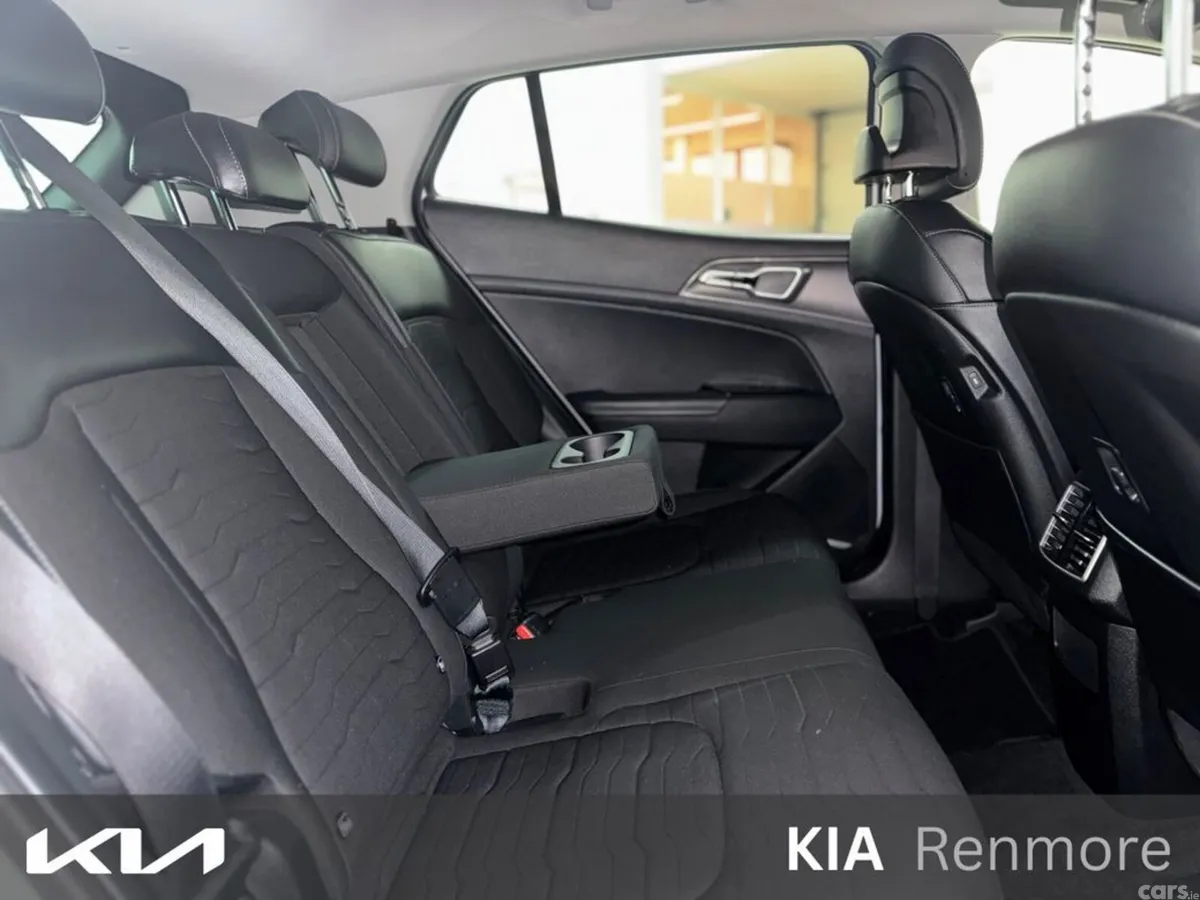 Kia Sportage MPV, Diesel Hybrid, 2023, White