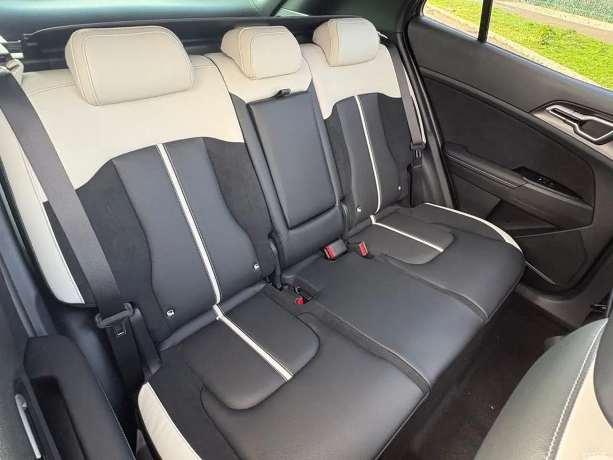 Kia Sportage SUV, Petrol, 2027, Red