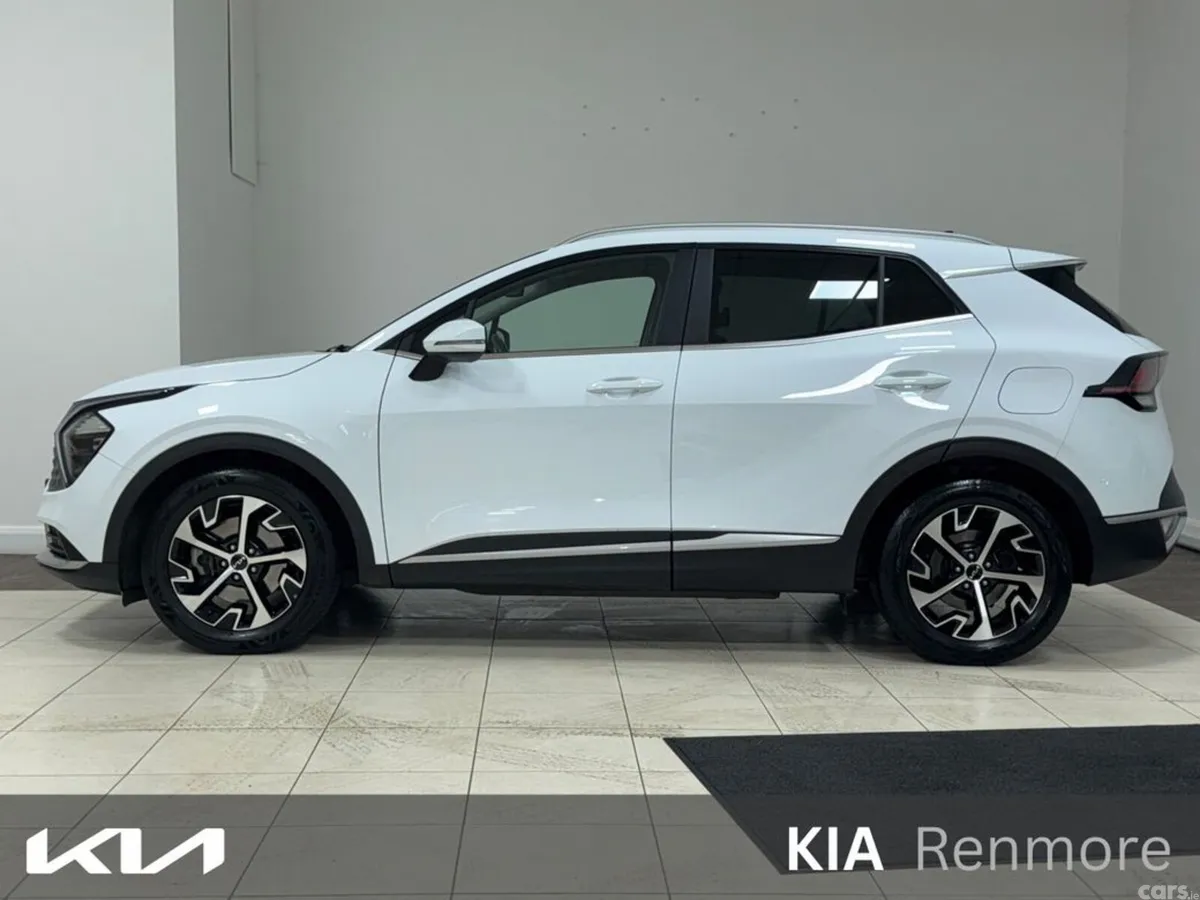 Kia Sportage MPV, Diesel Hybrid, 2023, White