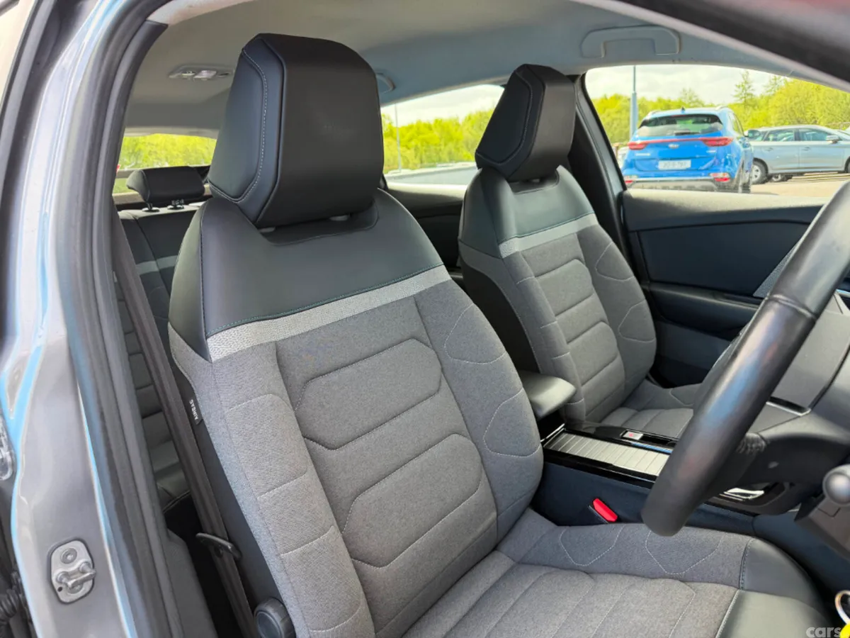 Citroen C4 Hatchback, Petrol, 2022, Grey