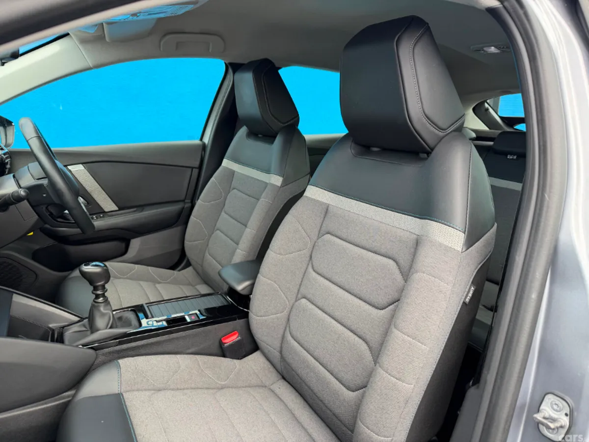 Citroen C4 Hatchback, Petrol, 2022, Grey