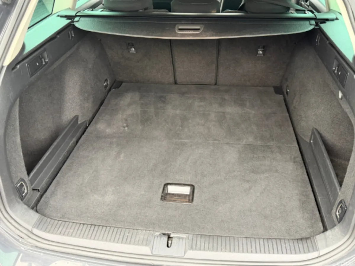 Volkswagen Passat Estate, Diesel, 2018, Grey