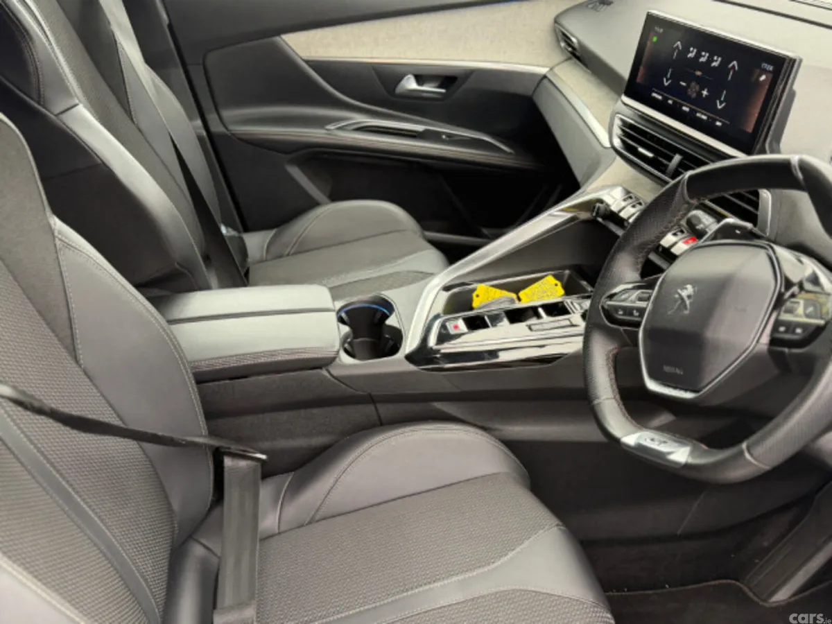 Peugeot 5008 Hatchback, Diesel, 2023, White