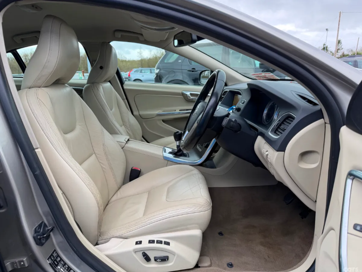 Volvo S60 Saloon, Diesel, 2012, Gold