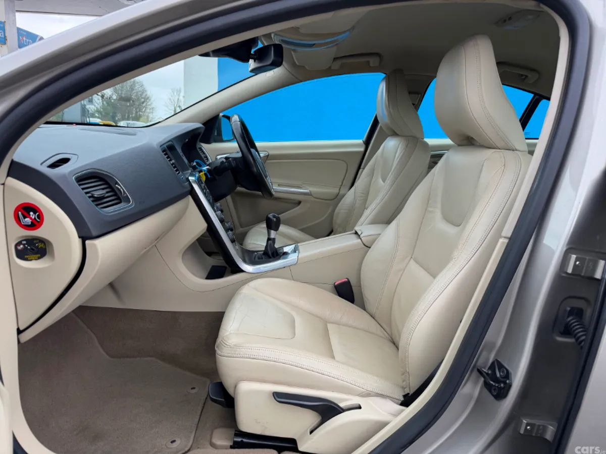 Volvo S60 Saloon, Diesel, 2012, Gold