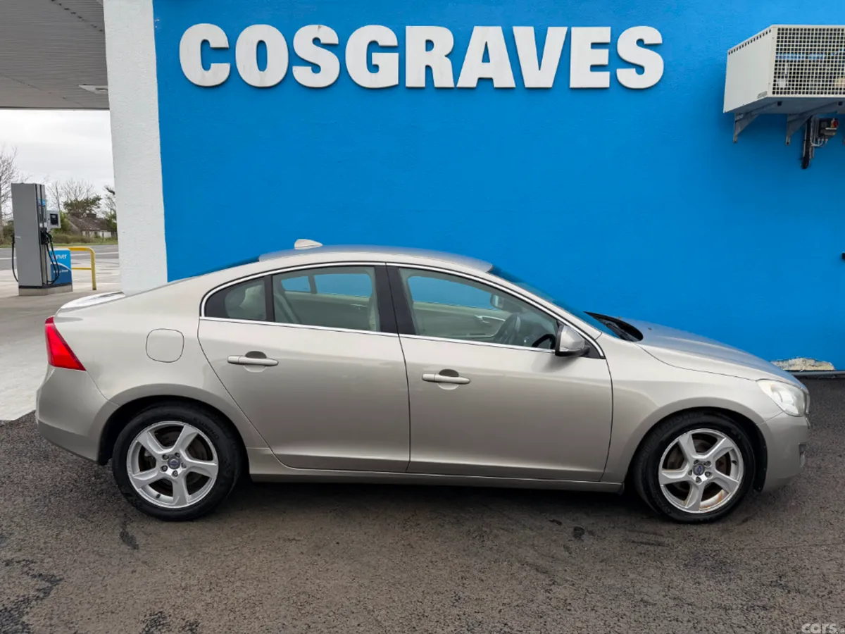 Volvo S60 Saloon, Diesel, 2012, Gold