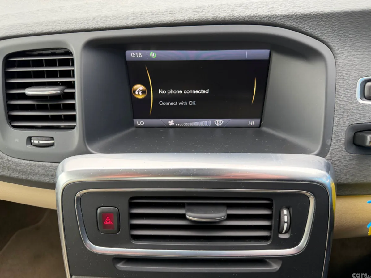Volvo S60 Saloon, Diesel, 2012, Gold