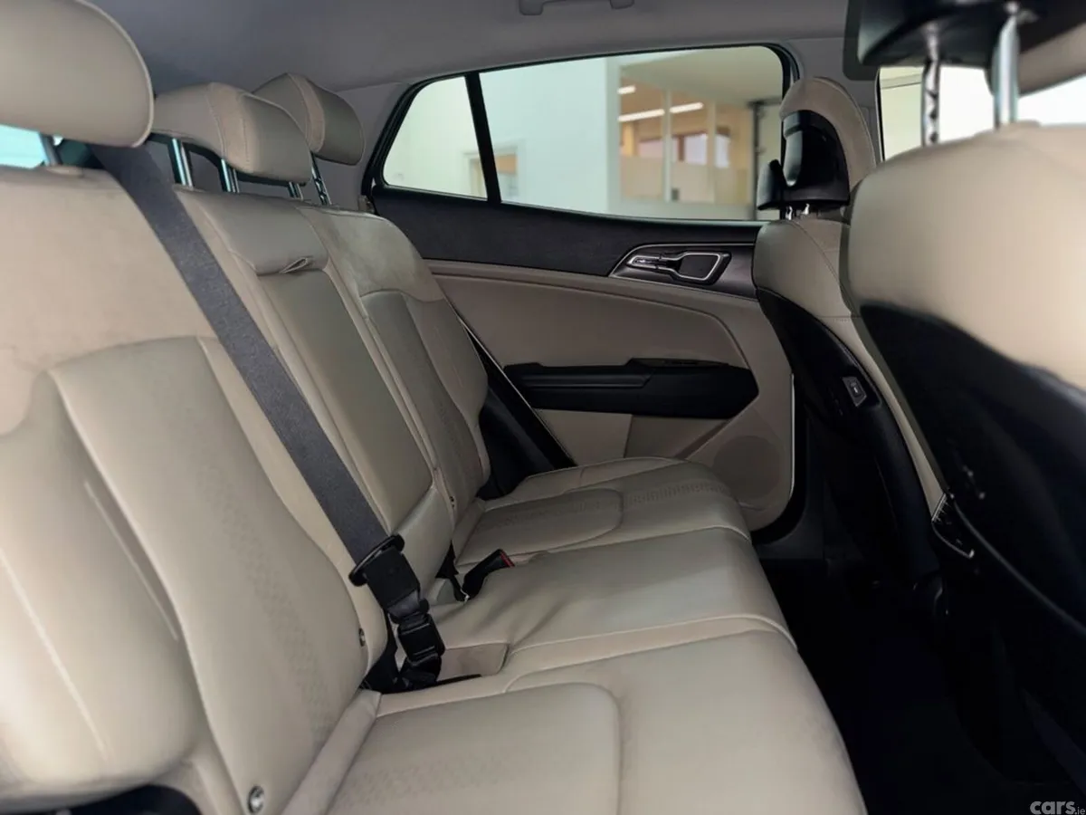 Kia Sportage MPV, Diesel Hybrid, 2023, White