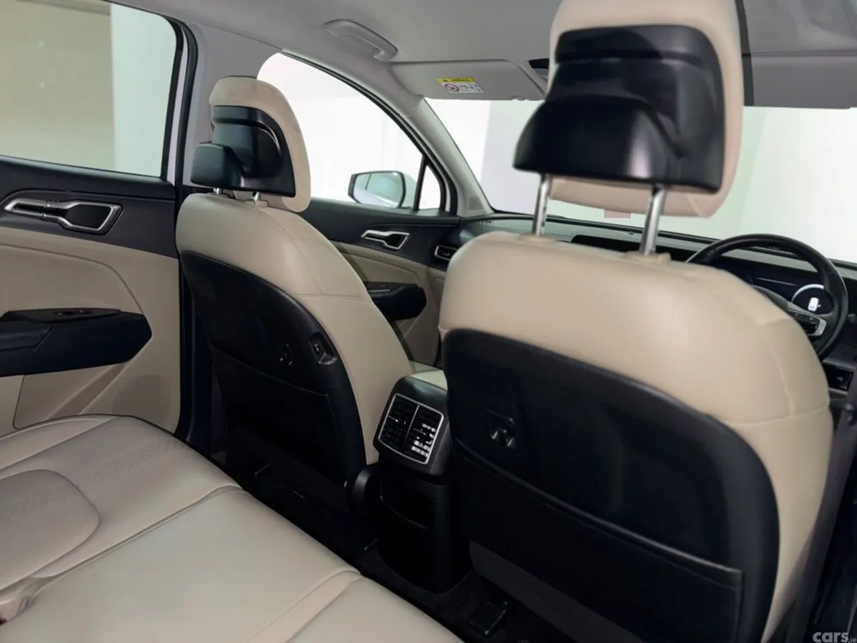 Kia Sportage MPV, Diesel Hybrid, 2023, White