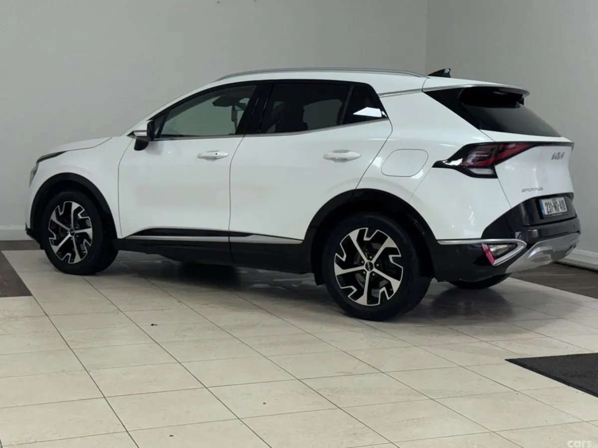 Kia Sportage MPV, Diesel Hybrid, 2023, White