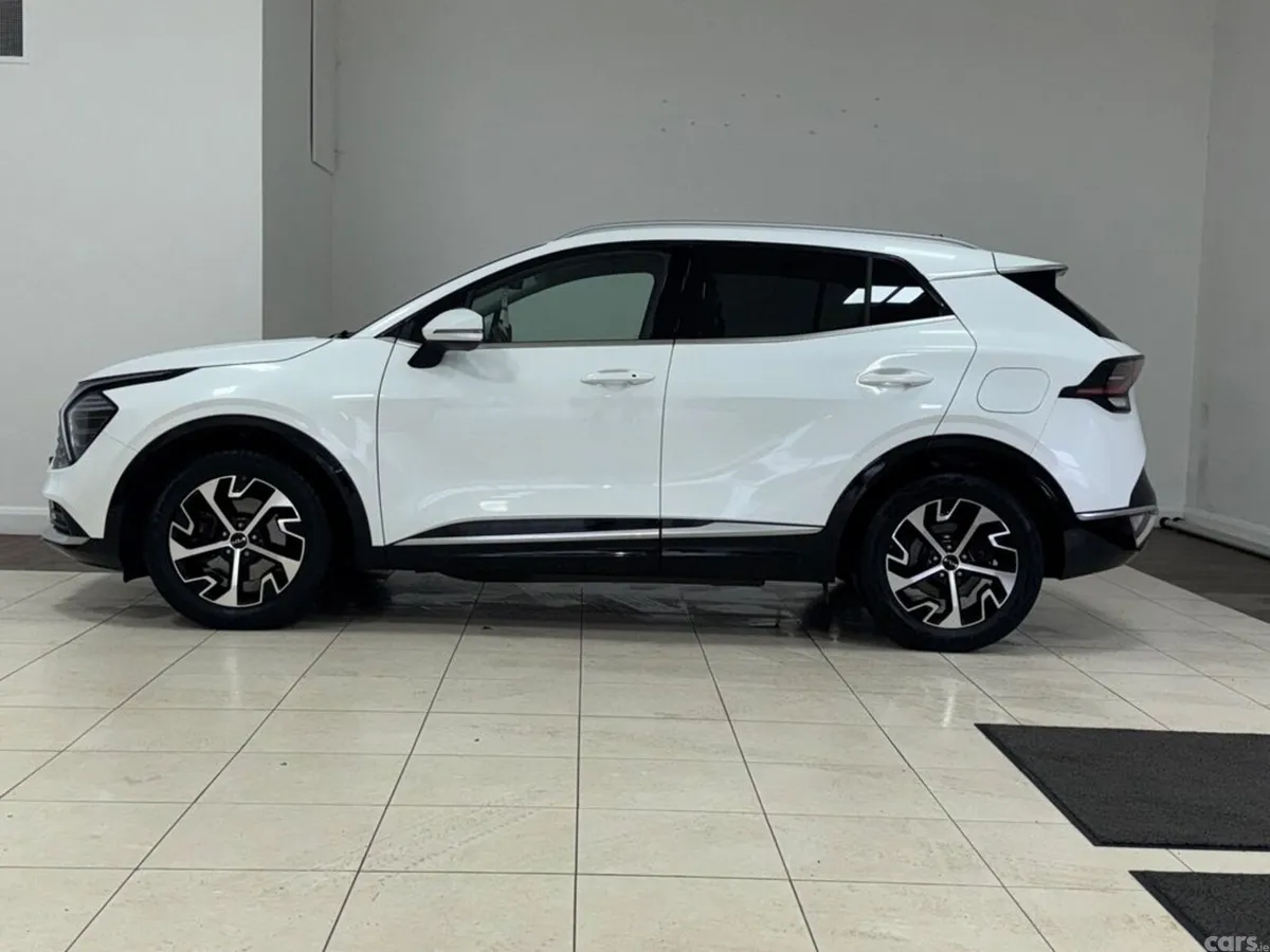 Kia Sportage MPV, Diesel Hybrid, 2023, White