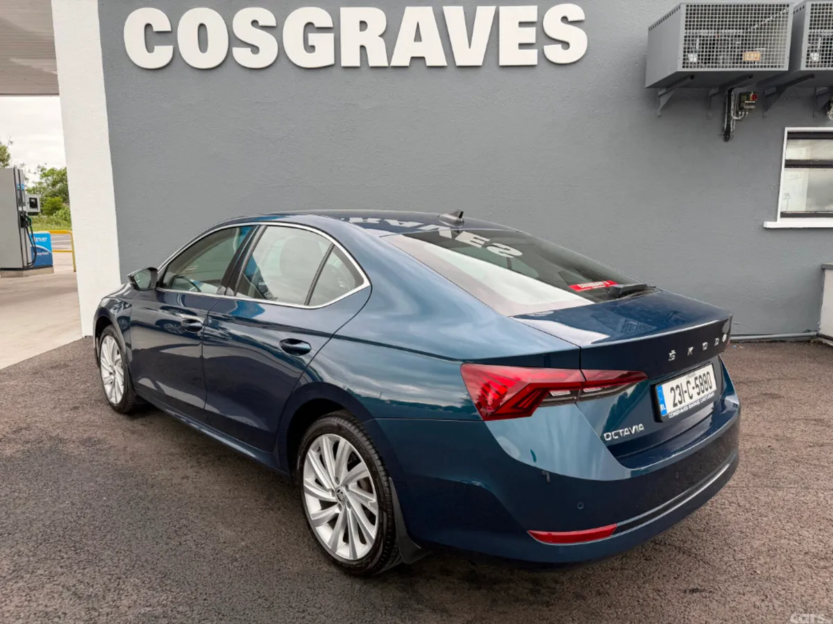 Skoda Octavia Saloon, Diesel, 2023, Blue