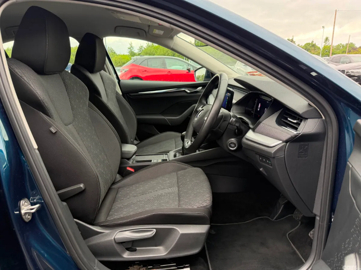 Skoda Octavia Saloon, Diesel, 2023, Blue