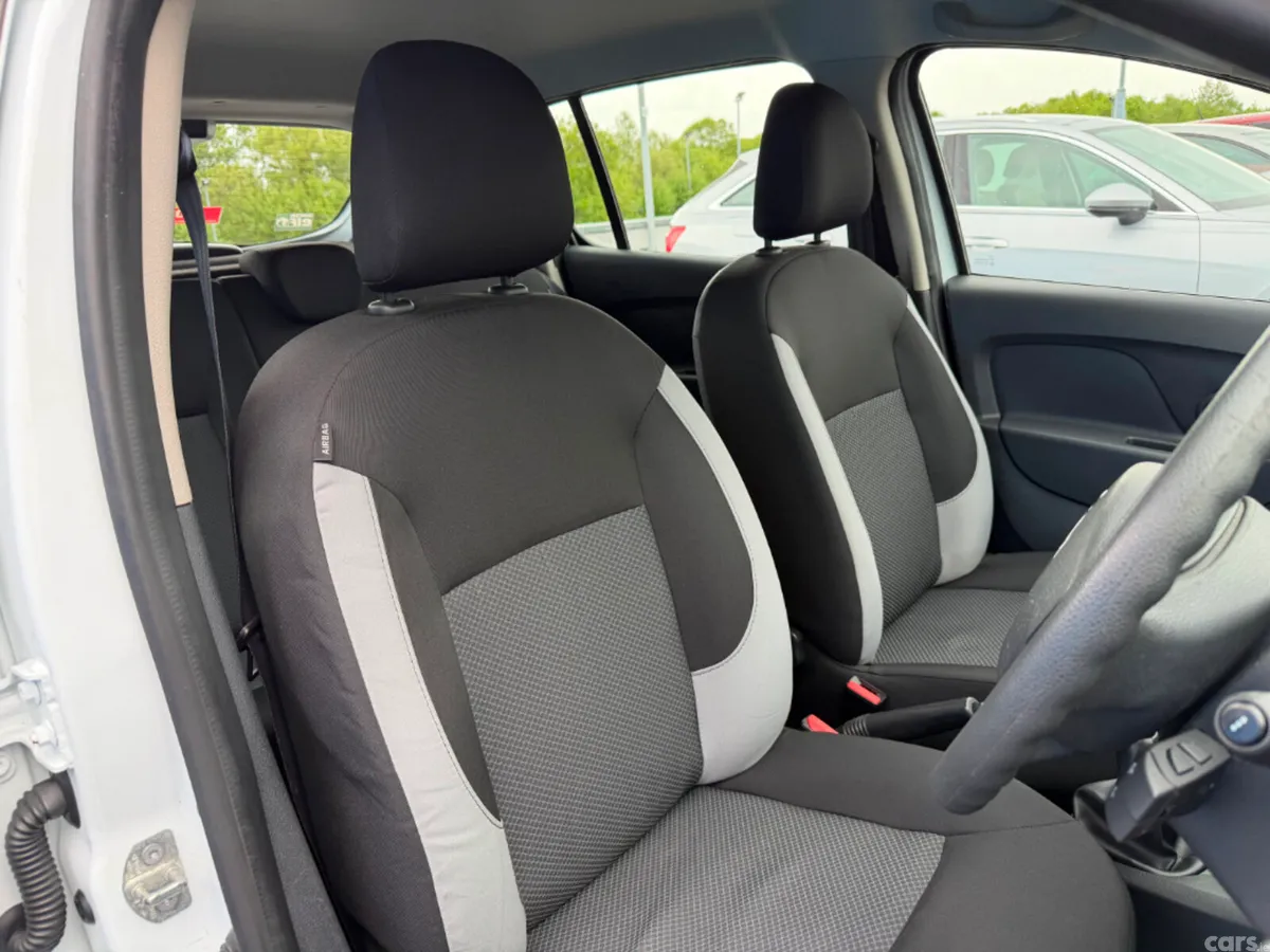 Dacia Sandero Hatchback, Petrol, 2015, White