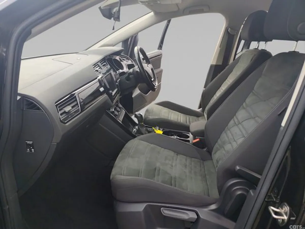 Volkswagen Touran MPV, Petrol, 2016, Black