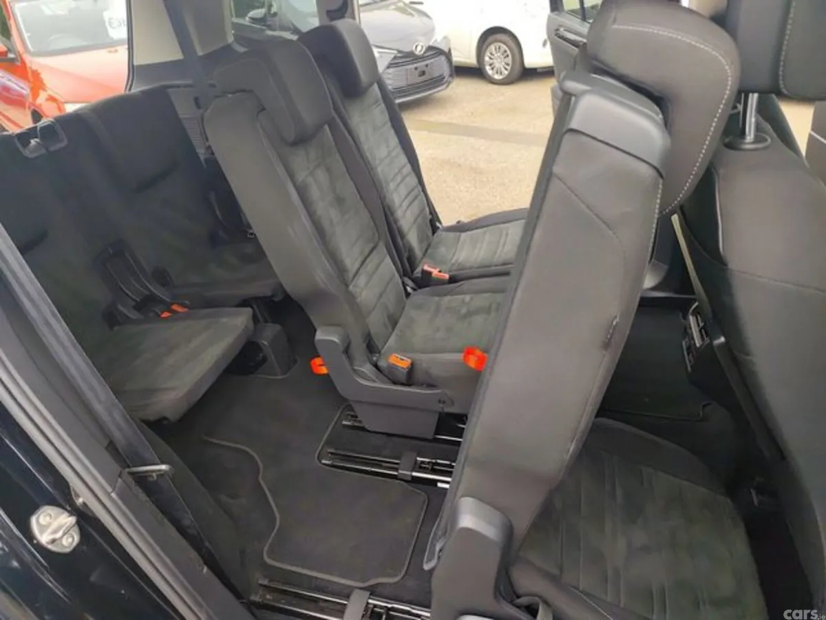 Volkswagen Touran MPV, Petrol, 2016, Black