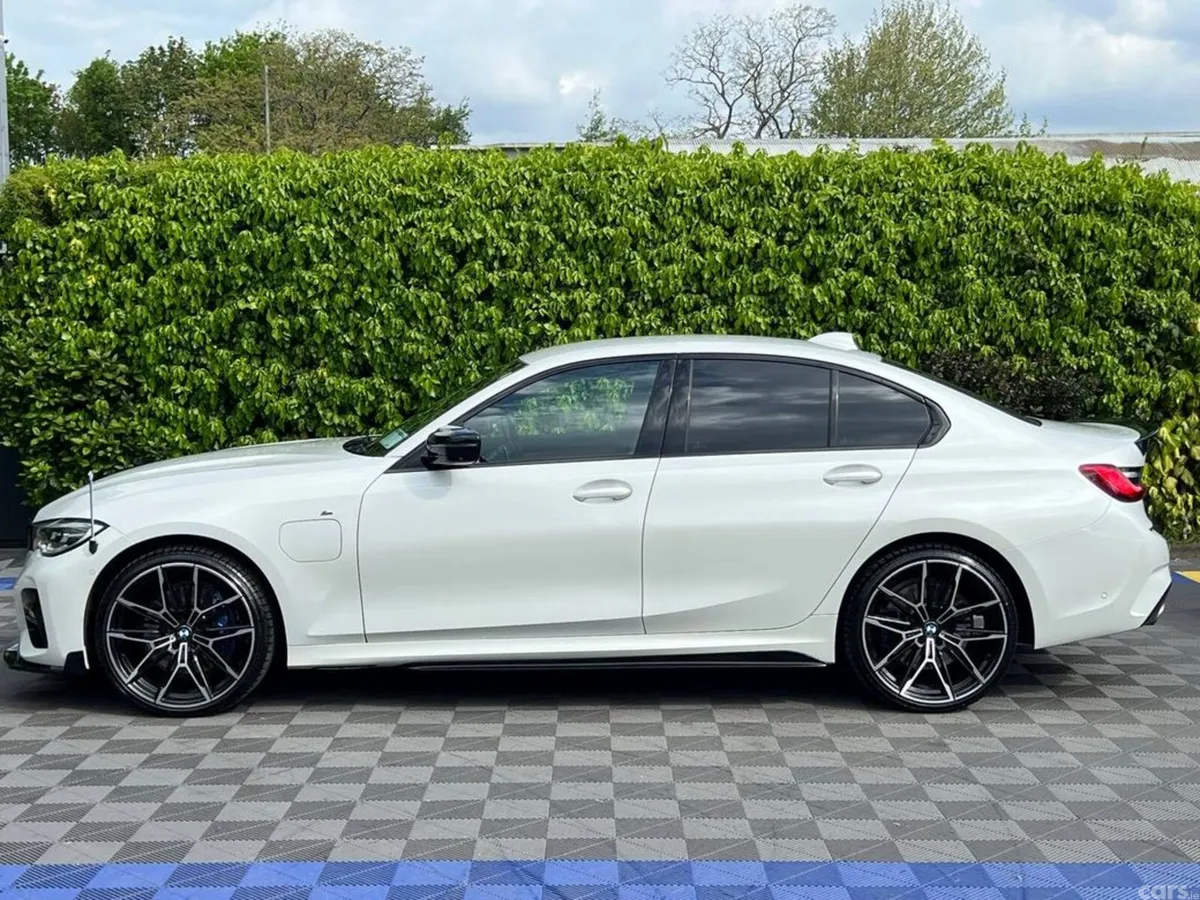 BMW 3-Series Saloon, Petrol Plug-in Hybrid, 2020, White