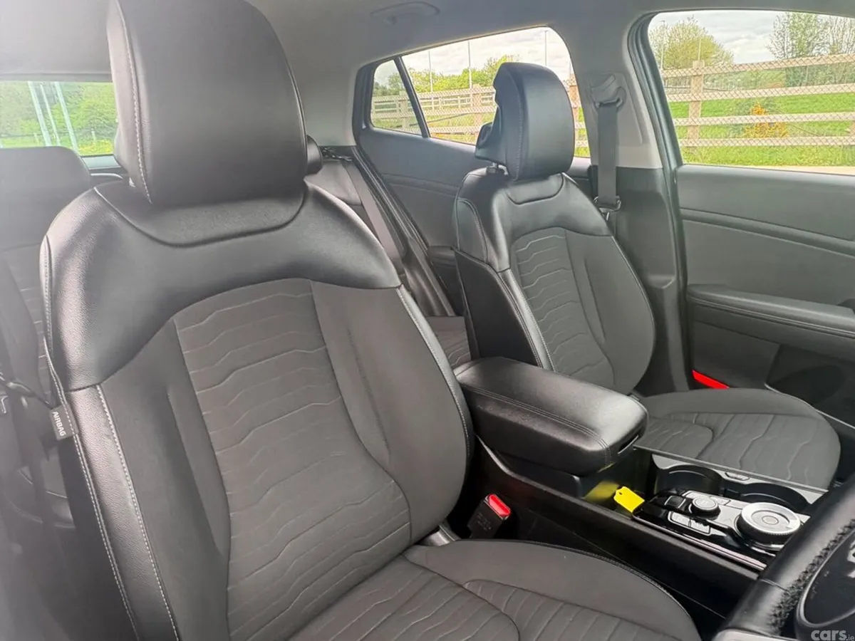 Kia Sportage SUV, Petrol Hybrid, 2023, Grey