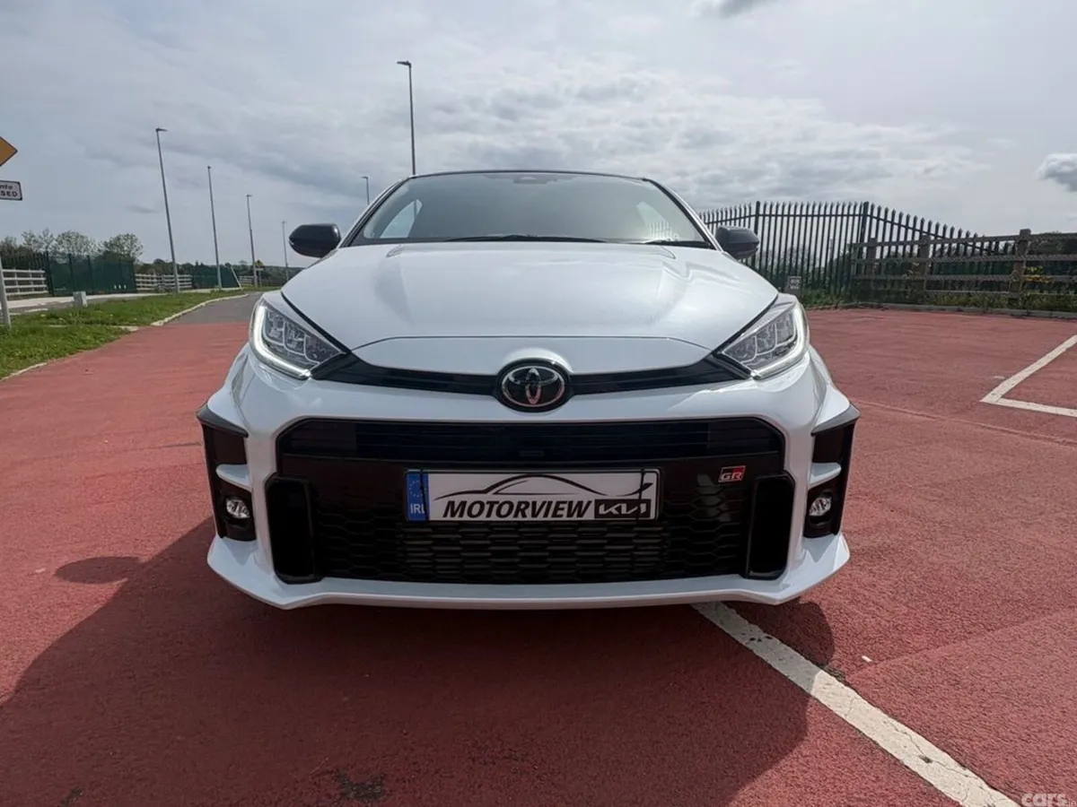 Toyota Yaris Hatchback, Petrol, 2022, White