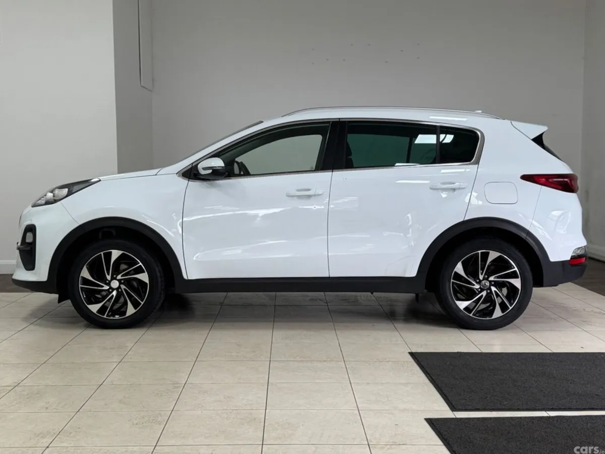 Kia Sportage MPV, Diesel Hybrid, 2021, White