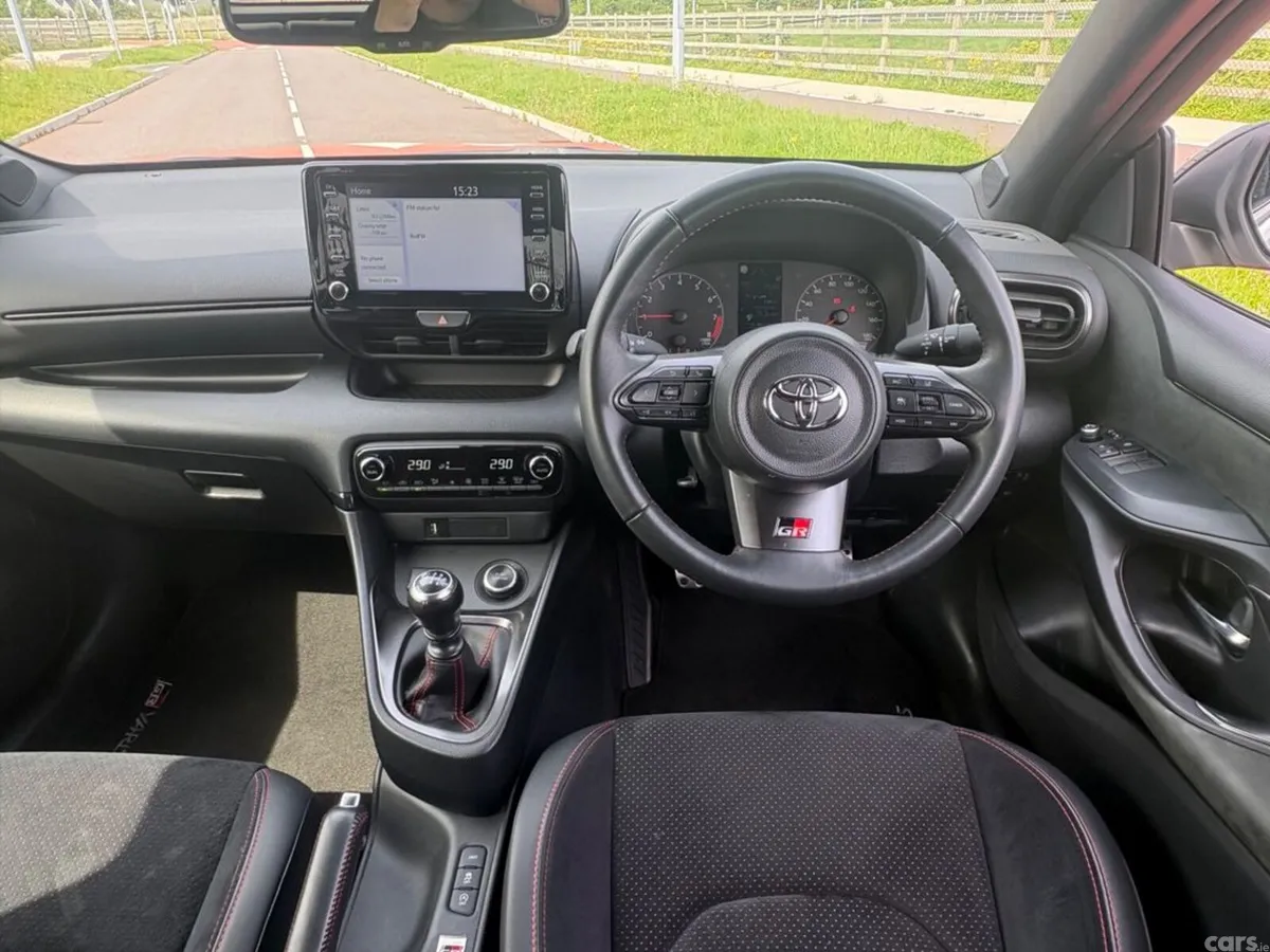 Toyota Yaris Hatchback, Petrol, 2022, White