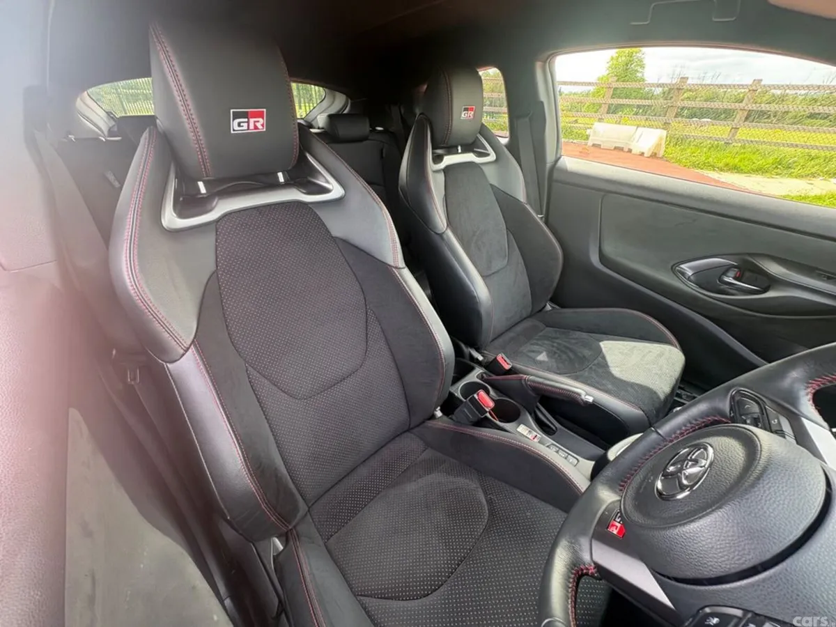 Toyota Yaris Hatchback, Petrol, 2022, White