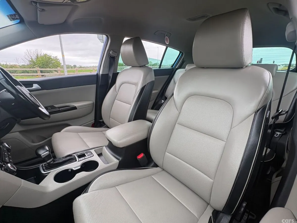 Kia Sportage SUV, Diesel Hybrid, 2021, Blue