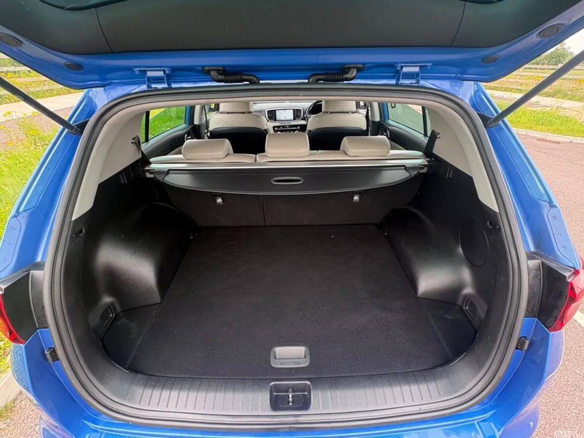 Kia Sportage SUV, Diesel Hybrid, 2021, Blue