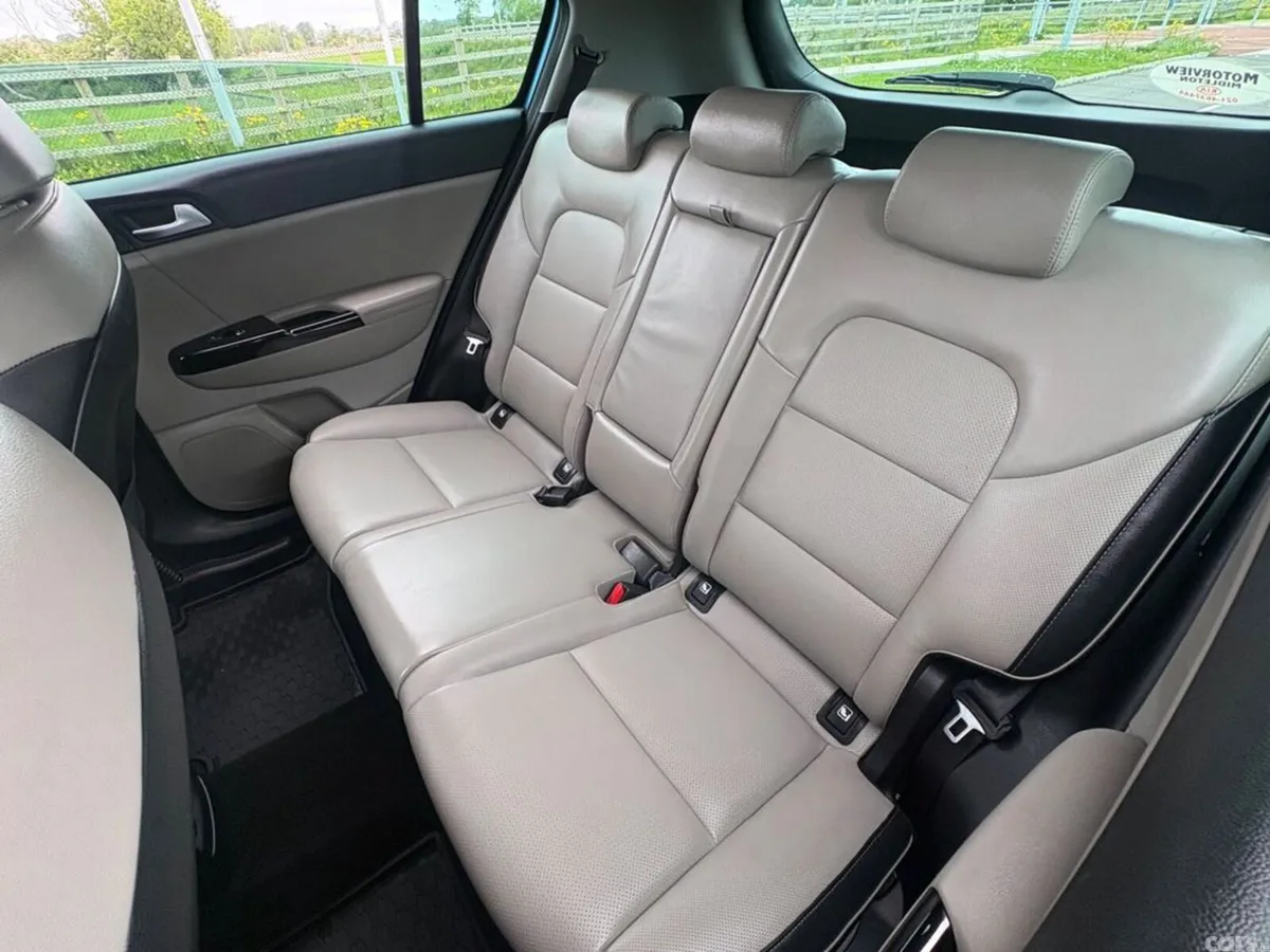 Kia Sportage SUV, Diesel Hybrid, 2021, Blue