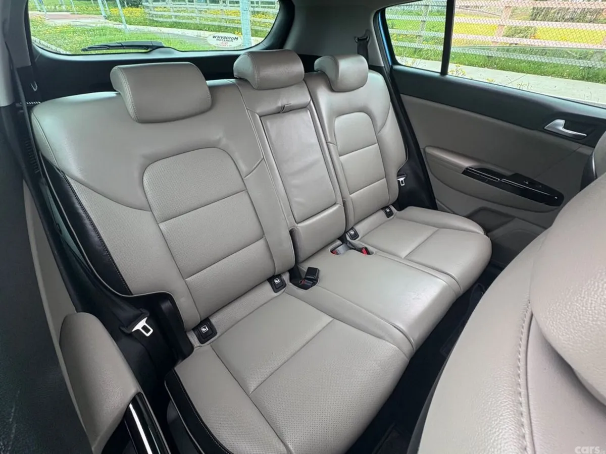 Kia Sportage SUV, Diesel Hybrid, 2021, Blue