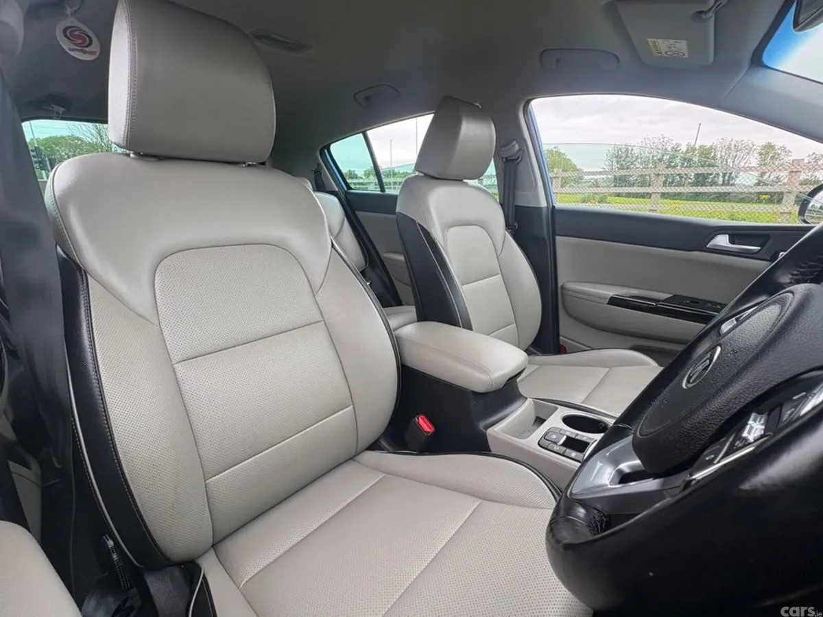 Kia Sportage SUV, Diesel Hybrid, 2021, Blue