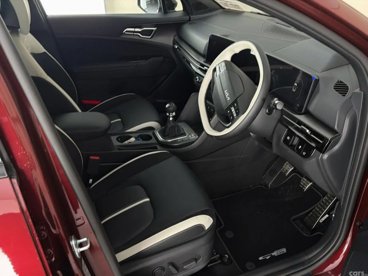 Kia Sportage SUV, Diesel Hybrid, 2026, Red