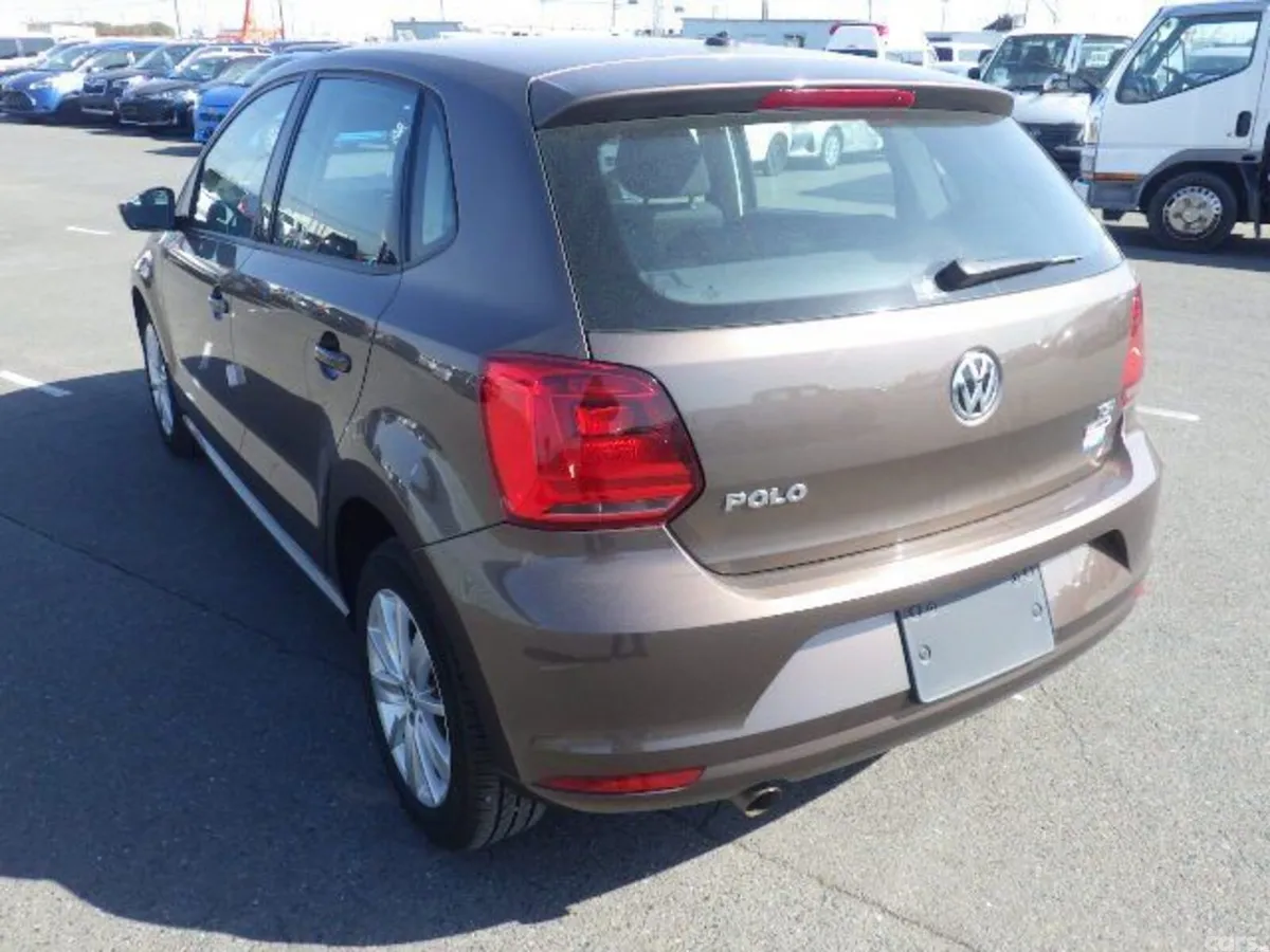 Volkswagen Polo Hatchback, Petrol, 2015, Brown