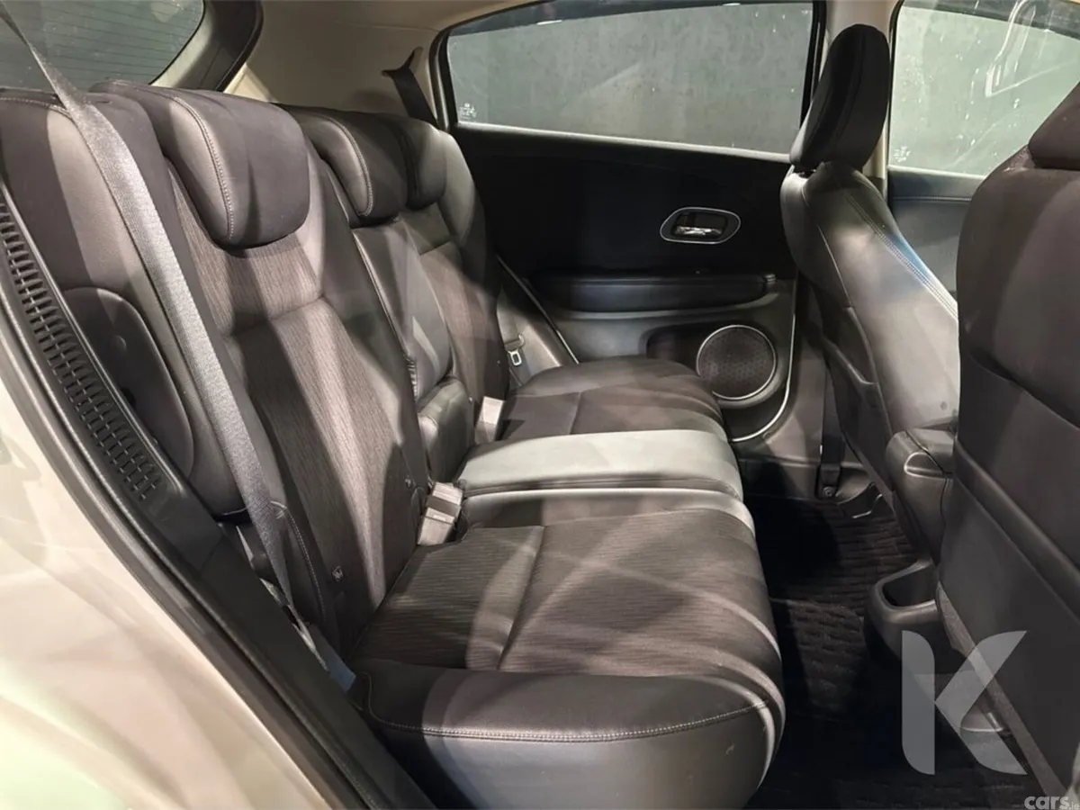 Honda Vezel SUV, Petrol Hybrid, 2021, White