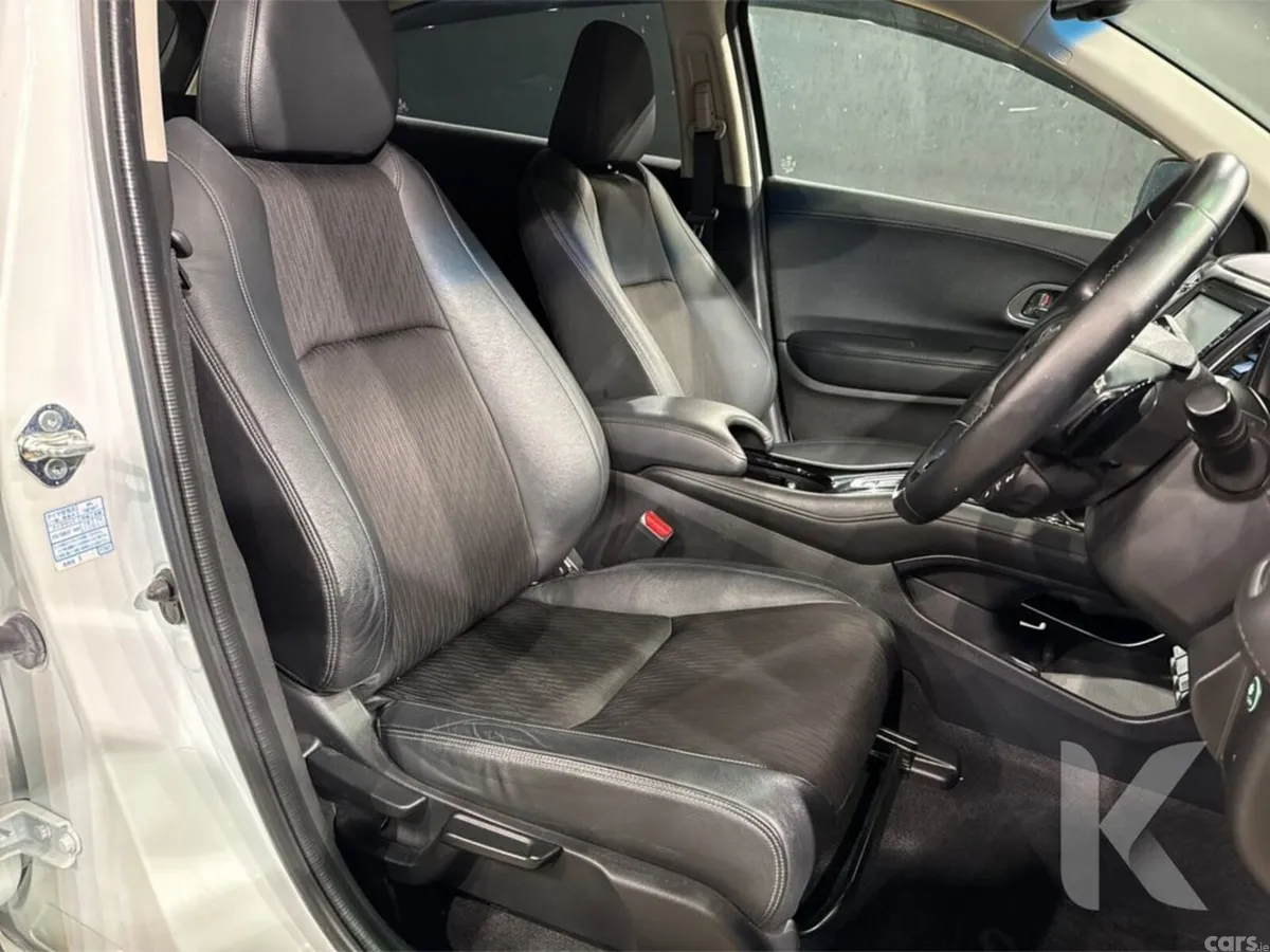 Honda Vezel SUV, Petrol Hybrid, 2021, White