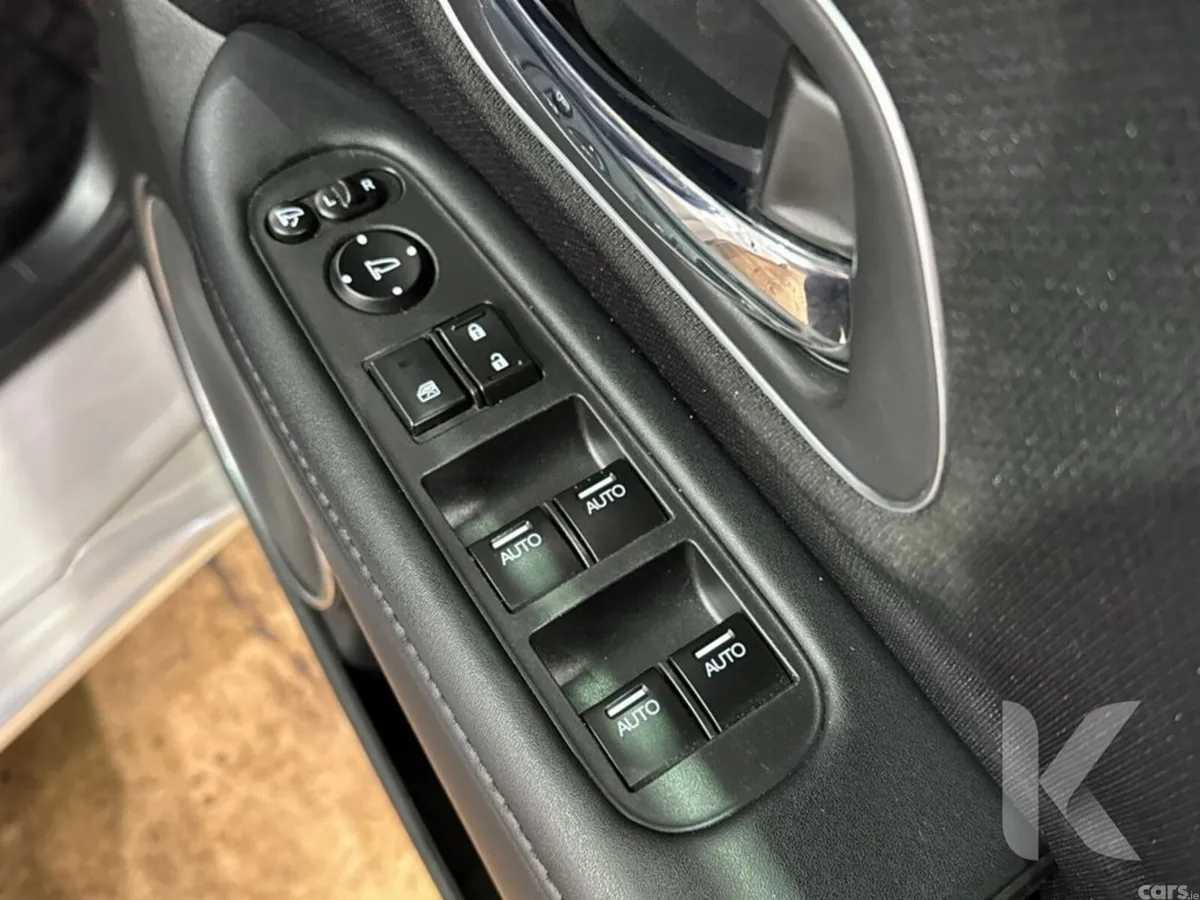 Honda Vezel SUV, Petrol Hybrid, 2021, White