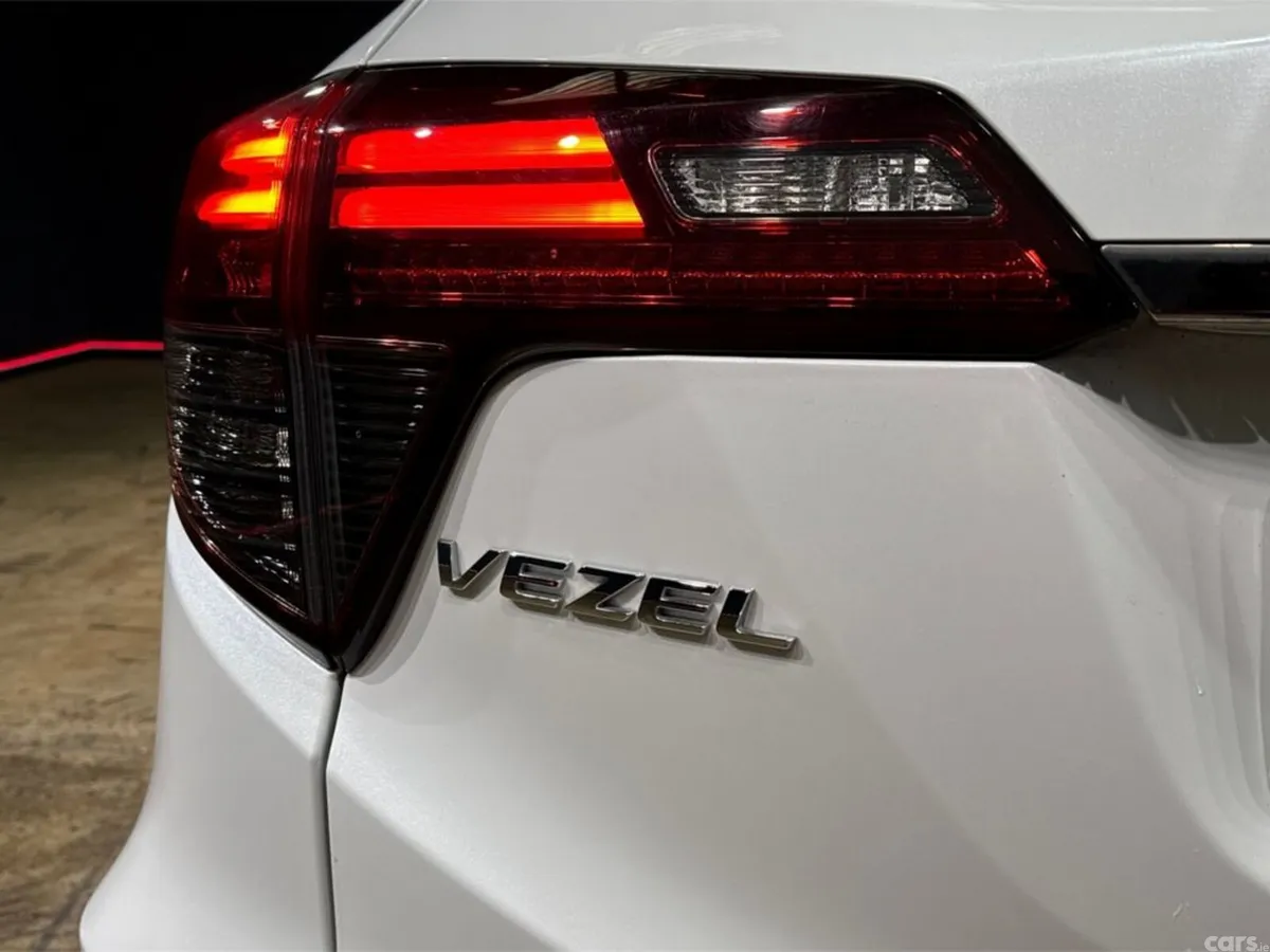 Honda Vezel SUV, Petrol Hybrid, 2021, White