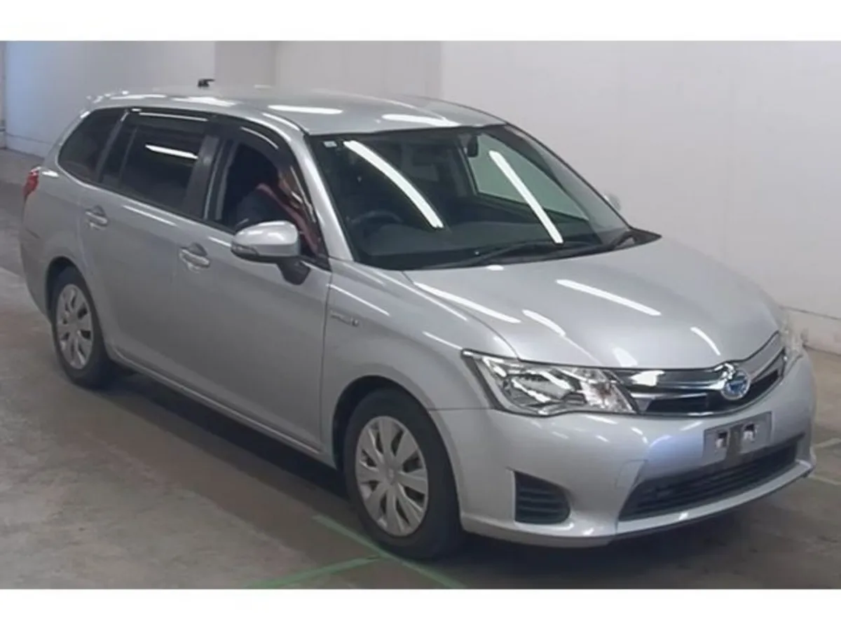 Toyota Corolla Estate, Petrol Hybrid, 2015, Silver