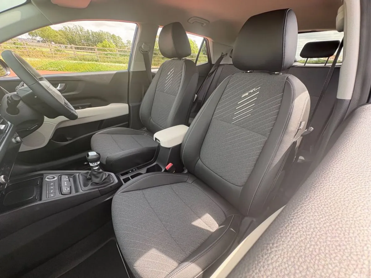 Kia Stonic Hatchback, Petrol, 2027, Blue