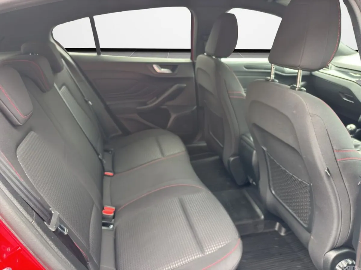 Ford Focus Hatchback, Diesel, 2021, Red