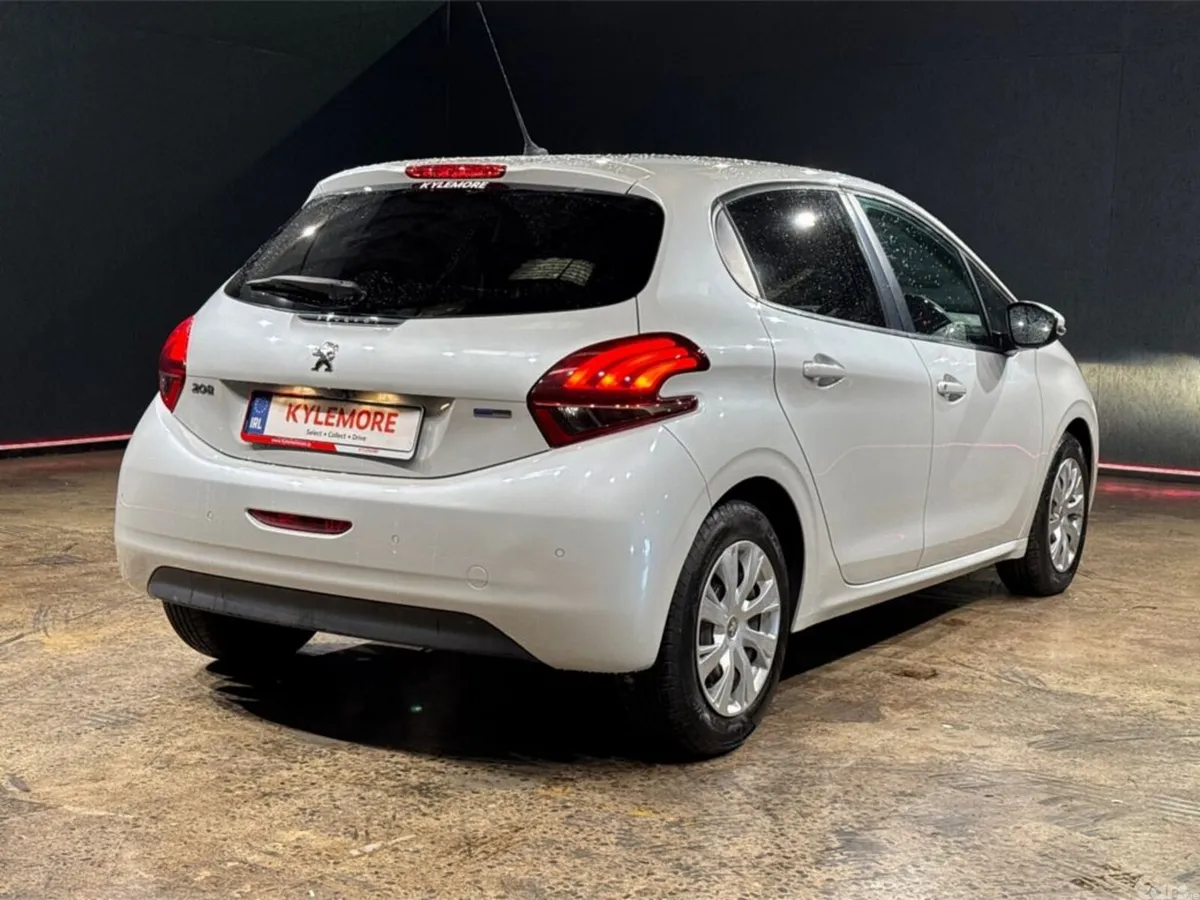 Peugeot 208 Hatchback, Petrol, 2017, White