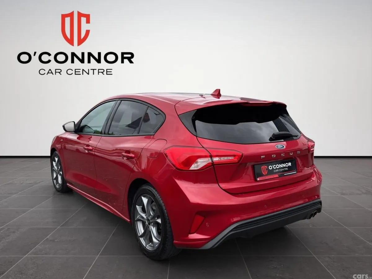 Ford Focus Hatchback, Diesel, 2021, Red